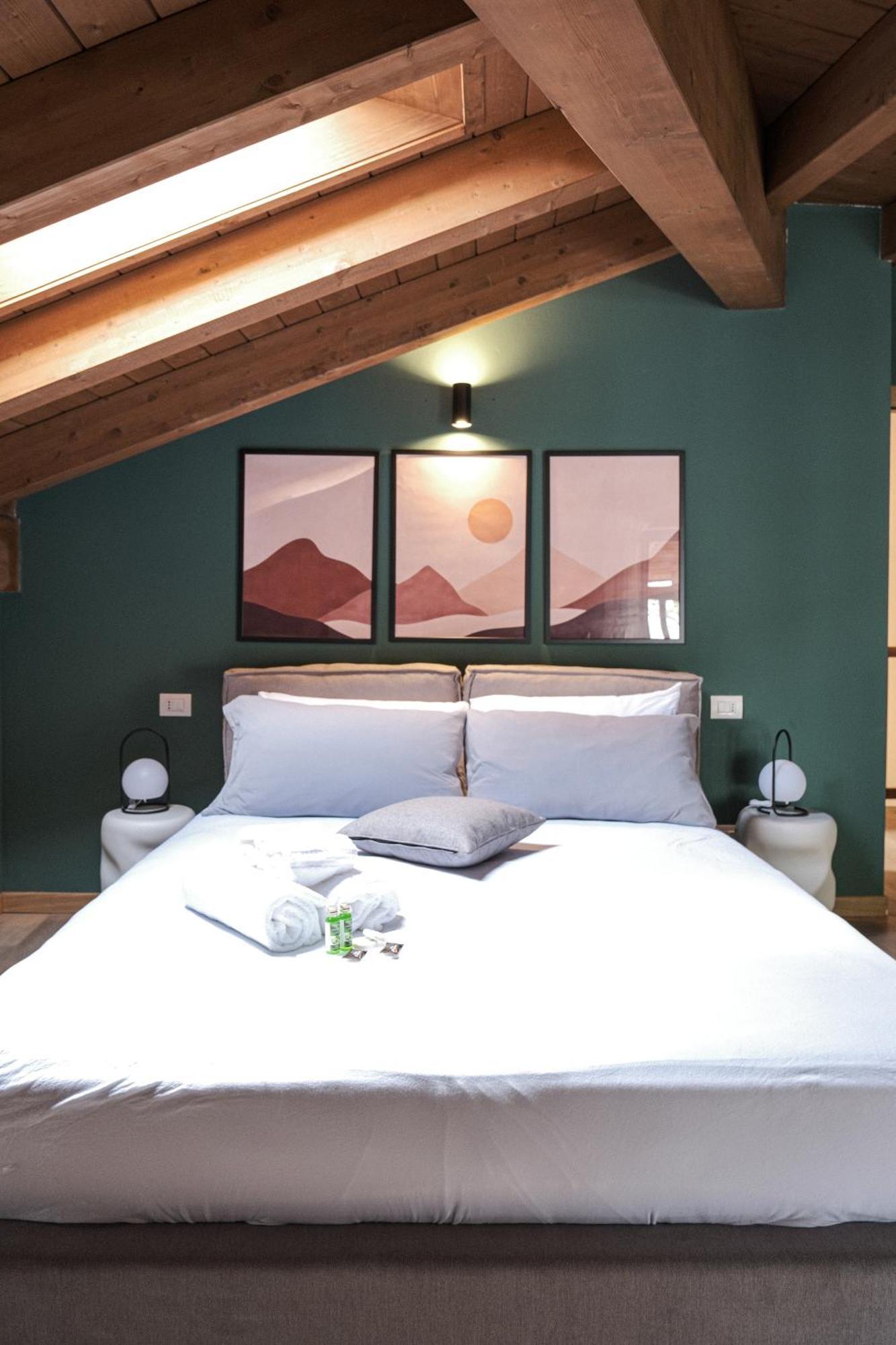 Апартаменты Charmescape Oldtown - 6 Min Walk To Berninaexpress Тирано Экстерьер фото