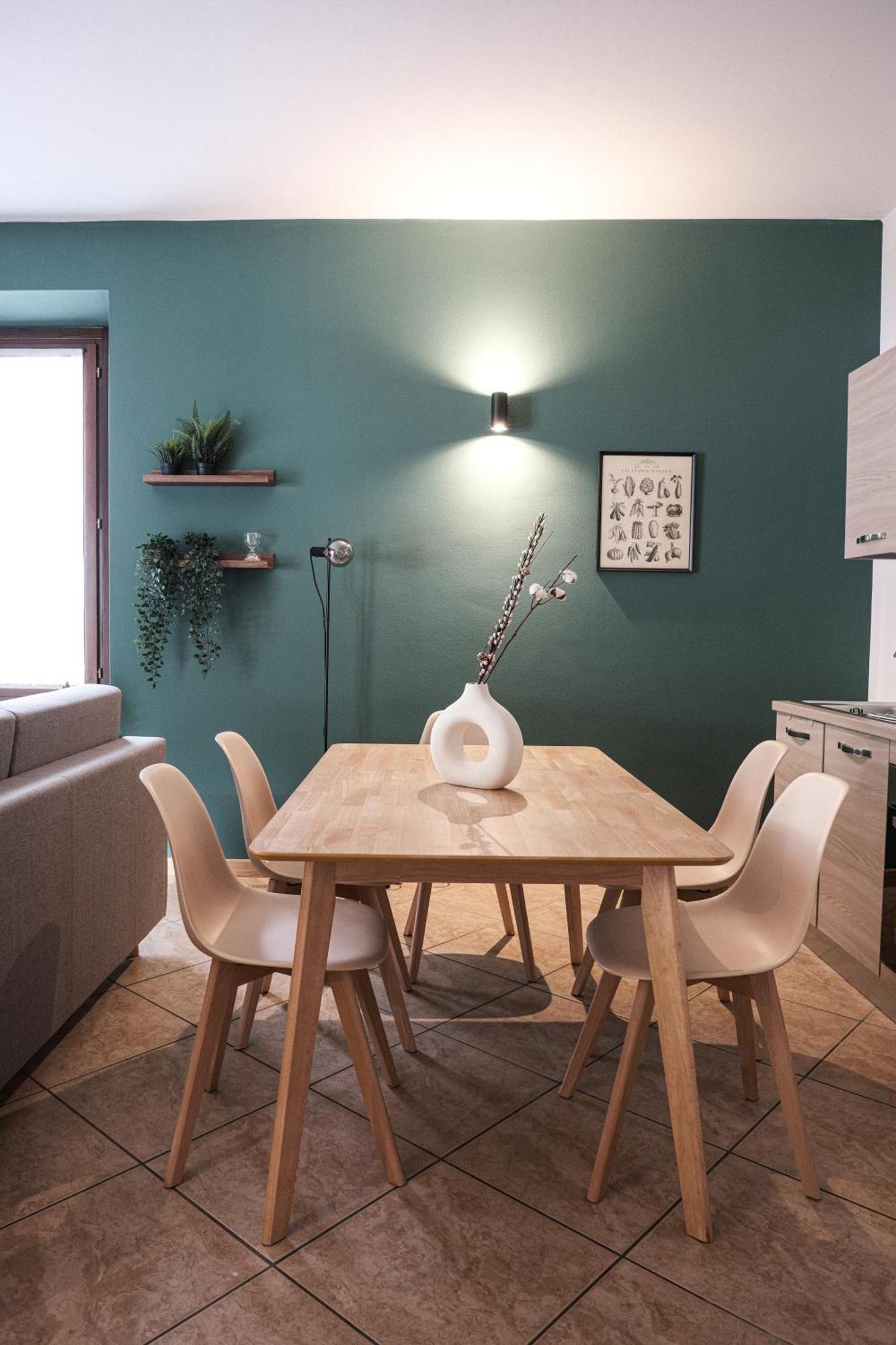 Апартаменты Charmescape Oldtown - 6 Min Walk To Berninaexpress Тирано Экстерьер фото