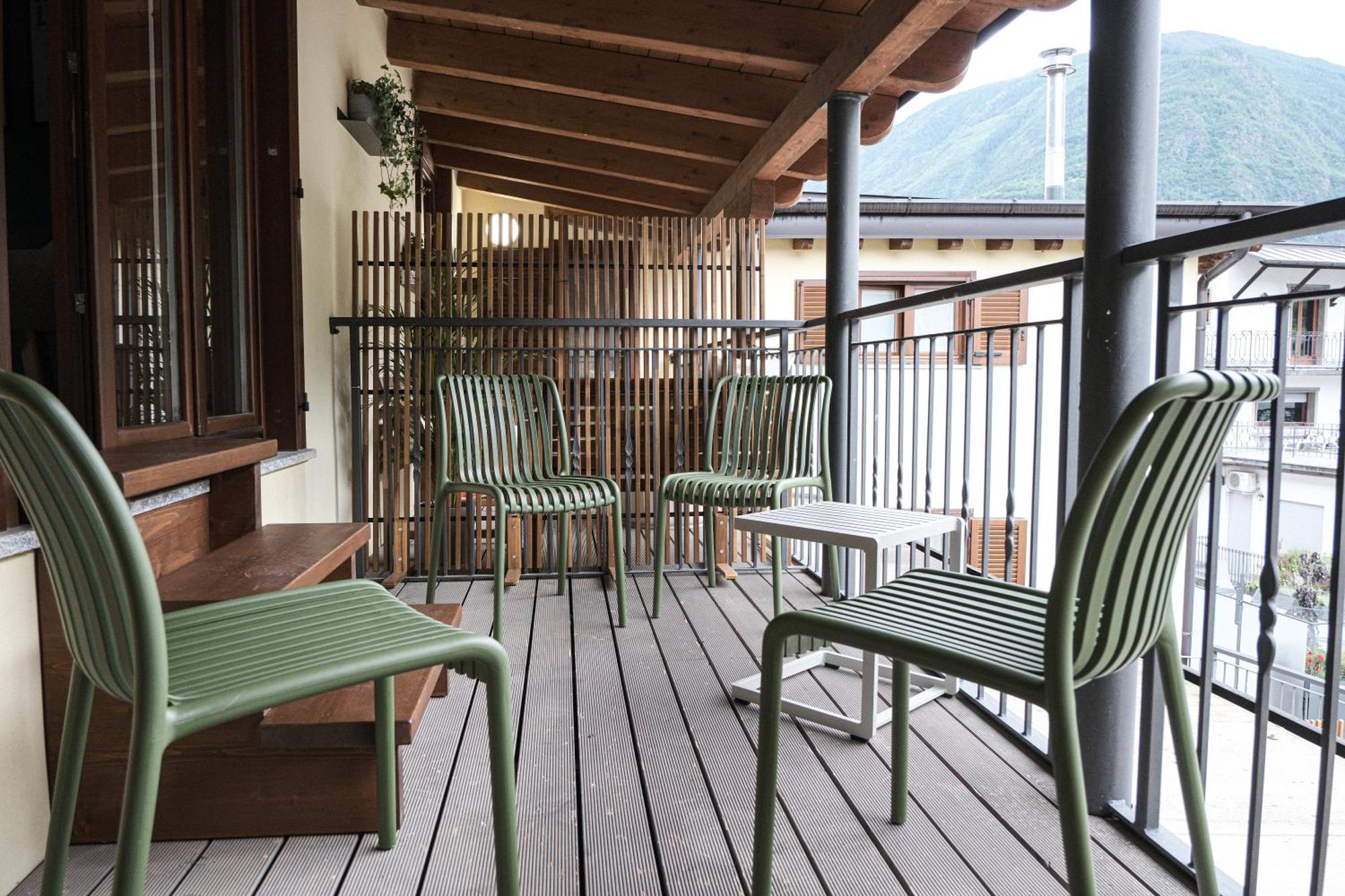 Апартаменты Charmescape Oldtown - 6 Min Walk To Berninaexpress Тирано Экстерьер фото